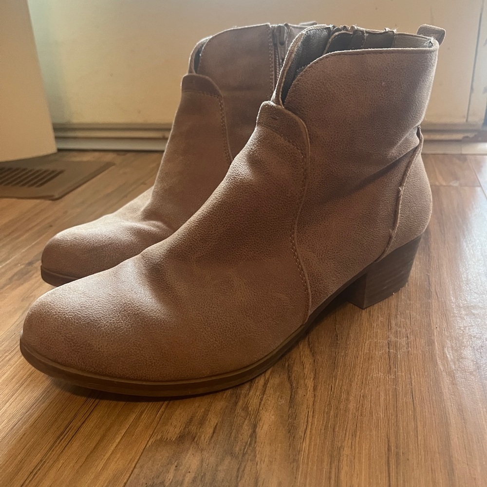 Denver Hayes Cognac Ankle Boots